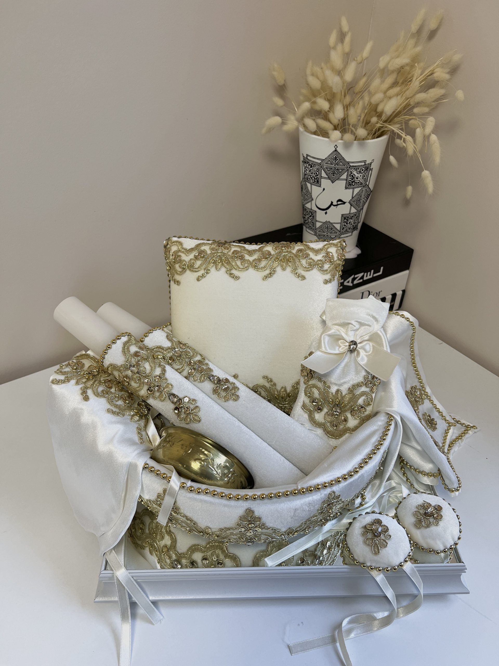 Henné Traditionnel Mariage Oriental Coffret Henné Mariage Dounia Luxe - Velours Demi-rond Blanc Doré Avec Accessoires Cadeau Mariage Henné